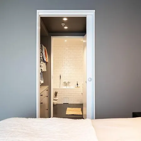 High-end 3-room Apt Apartment *